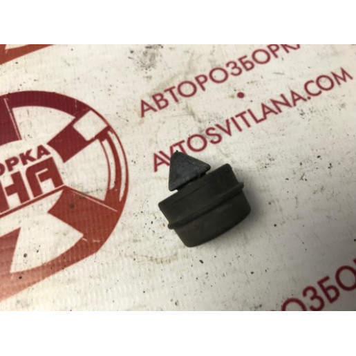 Відбійник капоту Kia Sorento 2002-2009 MUB3956786